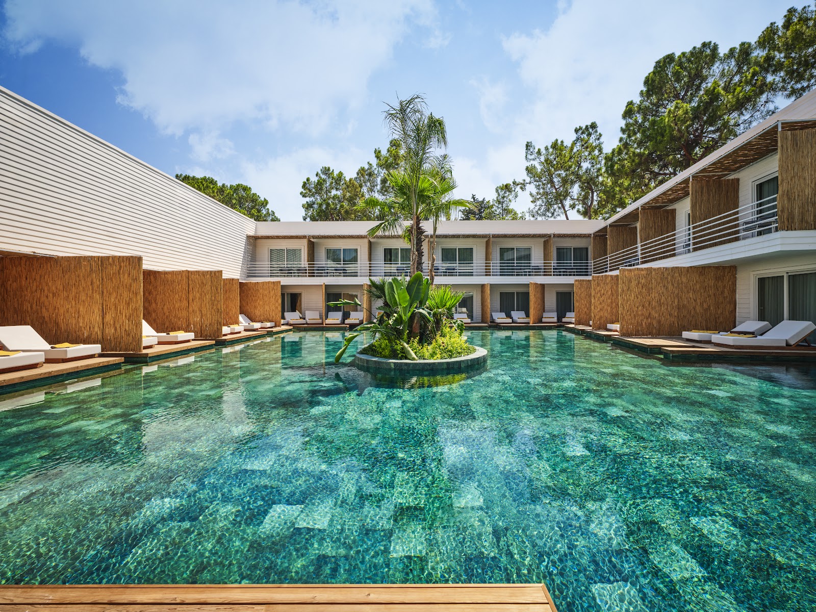 Aphel Lagoon Duplex Swip-Up Suite 8